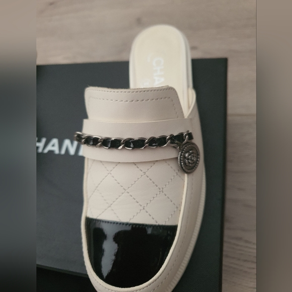 AUTHENTIC CHANEL QUILTED FLATS - Picture 3 of 4